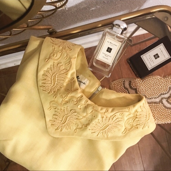 Vintage Tops - Vintage Linen Embroidered Collar Top